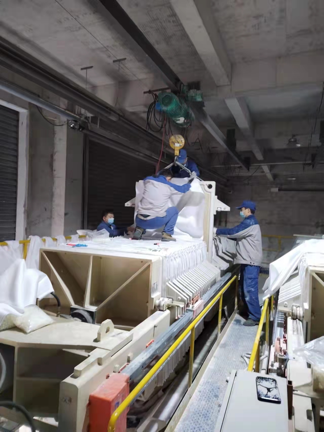 光伏新材料：春寒料峭斗志昂，爭分奪秒換布忙