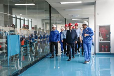 打造向上向前第一象限生力軍 錘煉甘于做人做事作難、受苦受累受屈的企業(yè)家隊(duì)伍——河南投資集團(tuán)黨委書(shū)記、董事長(zhǎng)劉新勇蒞臨安彩高科開(kāi)展主題教育調(diào)研