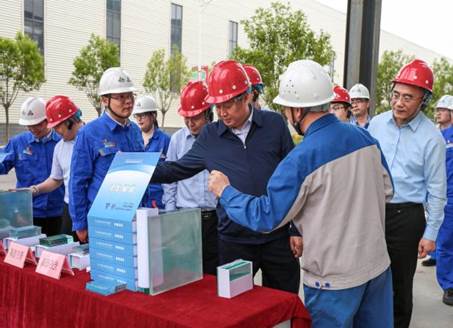 打造向上向前第一象限生力軍 錘煉甘于做人做事作難、受苦受累受屈的企業(yè)家隊(duì)伍——河南投資集團(tuán)黨委書(shū)記、董事長(zhǎng)劉新勇蒞臨安彩高科開(kāi)展主題教育調(diào)研