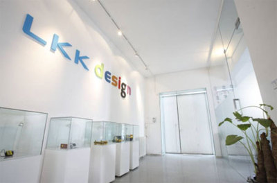 朵唯眼影手機S920華麗上市 設(shè)計升級詮釋完美女人味